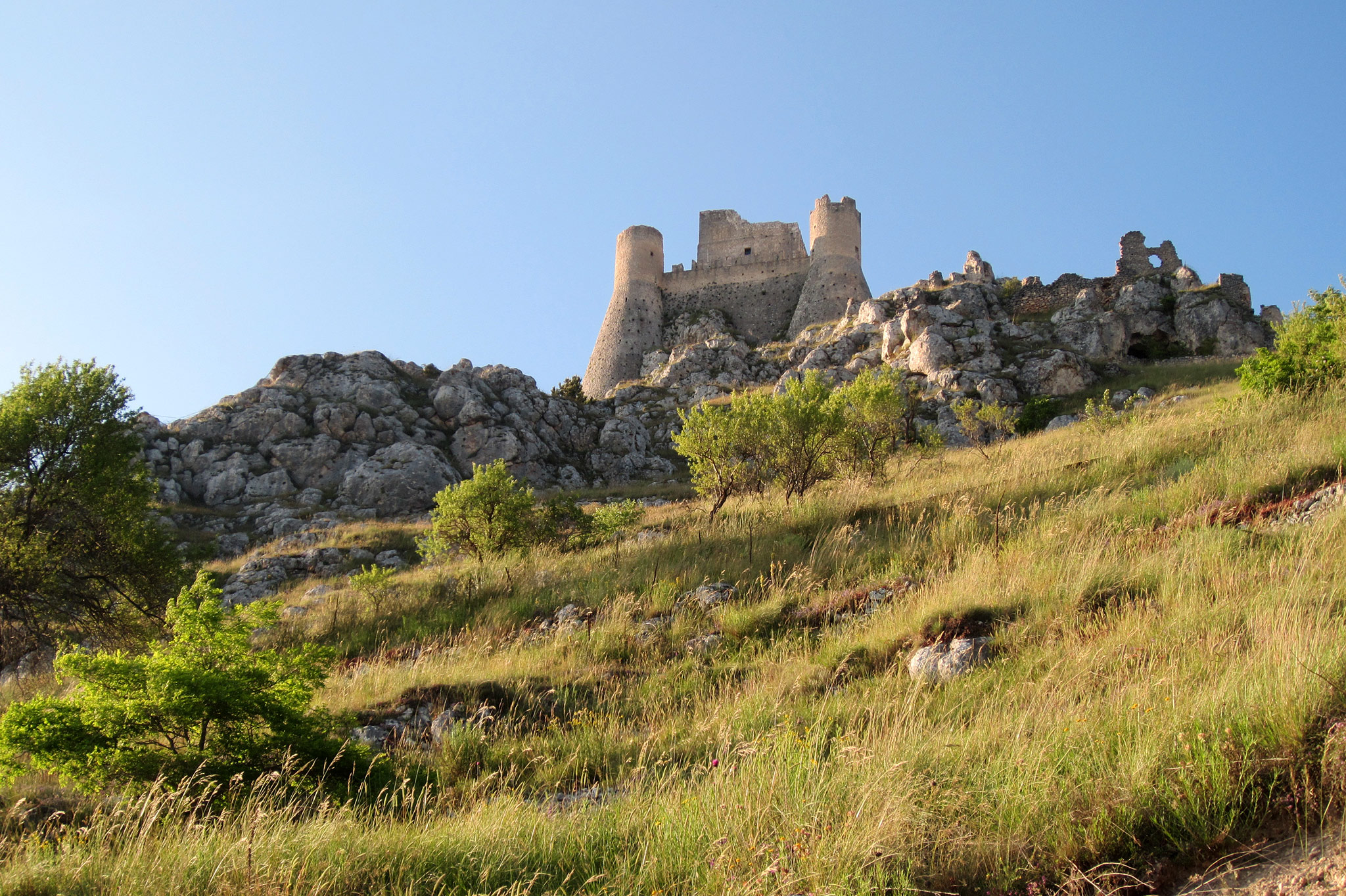 Calascio (Photo license: CC BY-NC-SA 2.0)